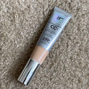 It Cosmetics CC cream in Fair Light
